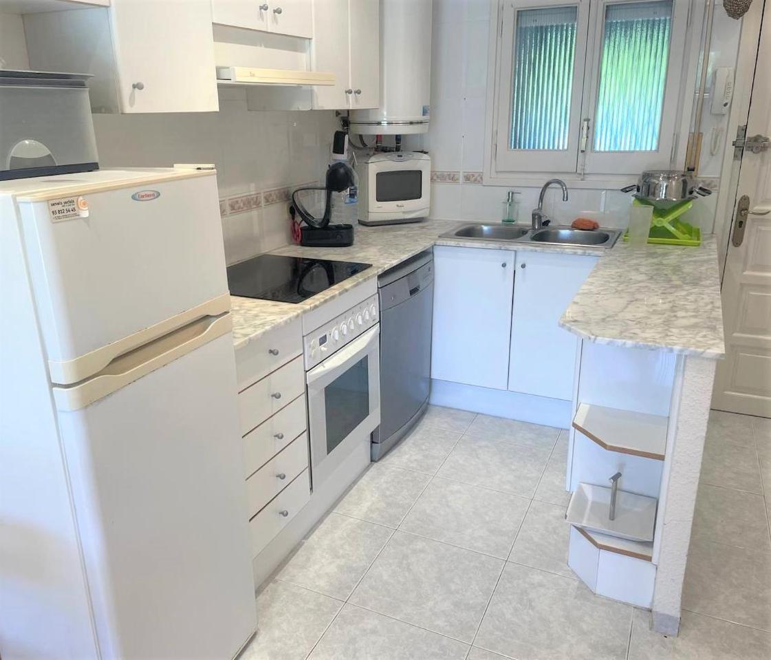 Apartamento En Platja Sant Pol S'Agaro Con Pisicina Y Jardin Sant Feliu de Guíxols Luaran gambar
