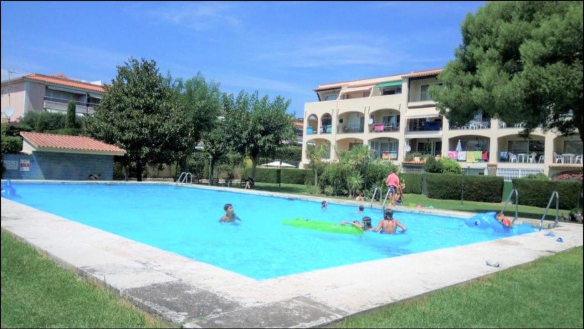 Apartamento En Platja Sant Pol S'Agaro Con Pisicina Y Jardin Sant Feliu de Guíxols Luaran gambar